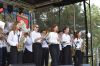 Orkiestra gra na scenie